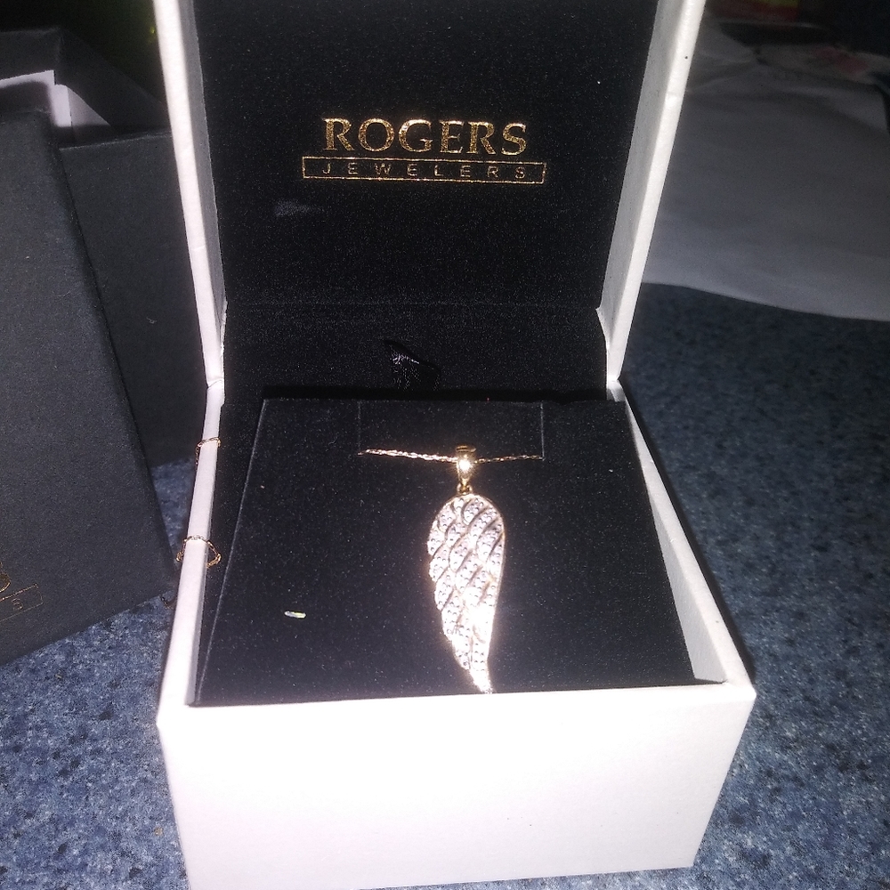 14k gold diamond angel pendant .25ct